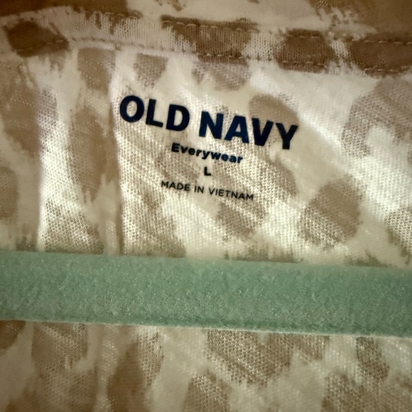 Old Navy Cream Sleeveless Relaxed Tank Top - Picture 3 of 3